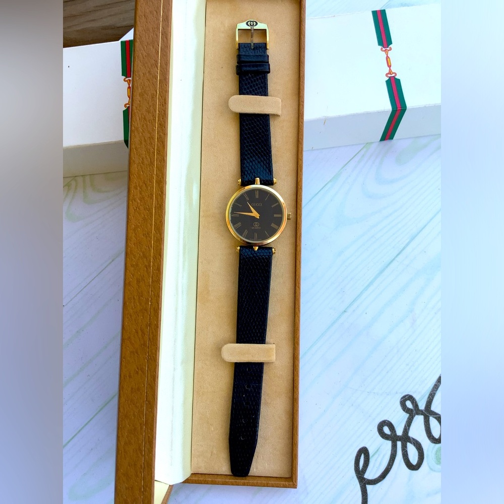 Authentic Gucci UNISEX watch 🖤💛🖤💛 - Picture 8 of 12